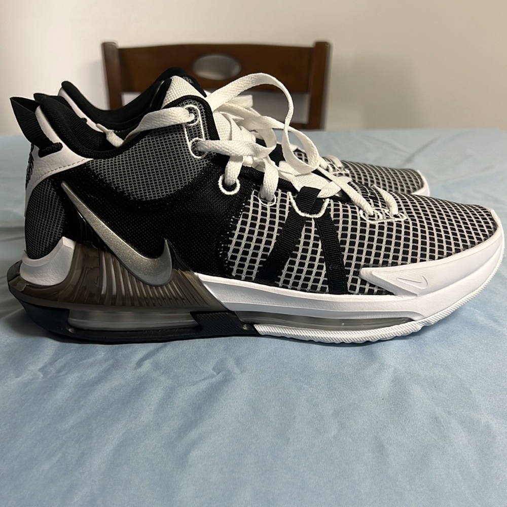 Lebron Witness VII